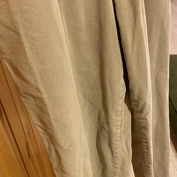 Lands’ End Traditional Fit Men’s Corduroy Khaki Pants - Picture 2 of 9